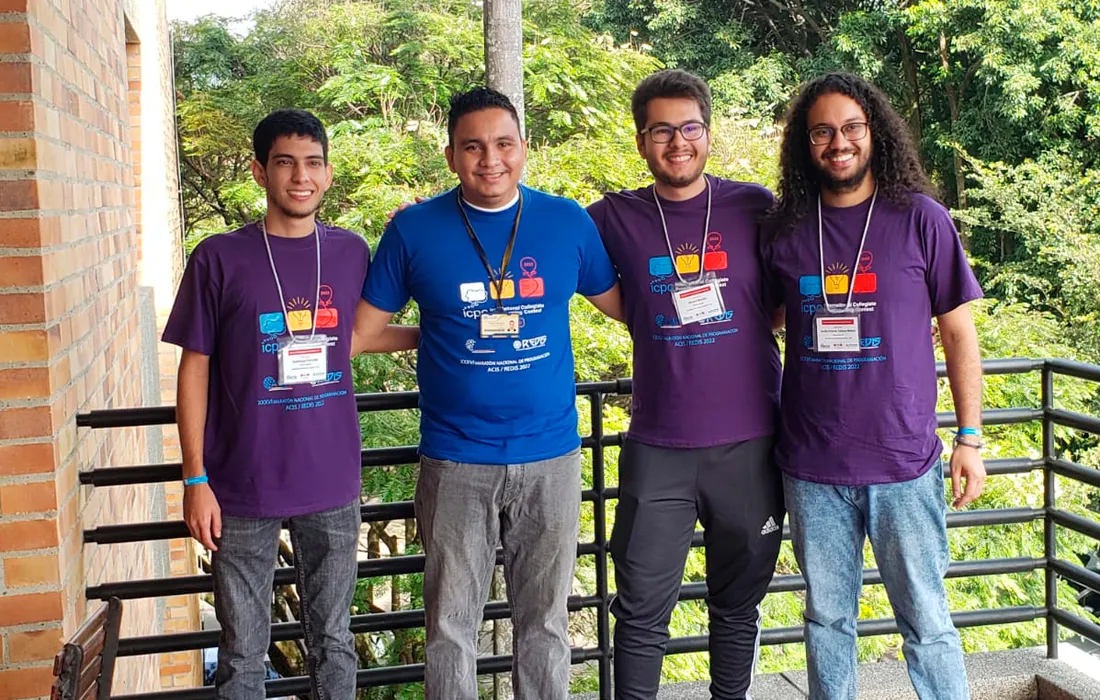 Estudiantes javerianos, rumbo a la Maratón Latinoamericana de Programación Estudiantes javerianos, rumbo a la Maratón Latinoamericana de Programación