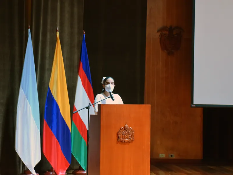 Programa de Enfermería realizó la primera imposición de tocas y botones a sus estudiantes Programa de Enfermería realizó la primera imposición de tocas y botones a sus estudiantes
