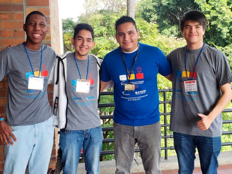 Estudiantes javerianos, rumbo a la Maratón Latinoamericana de Programación Estudiantes javerianos, rumbo a la Maratón Latinoamericana de Programación