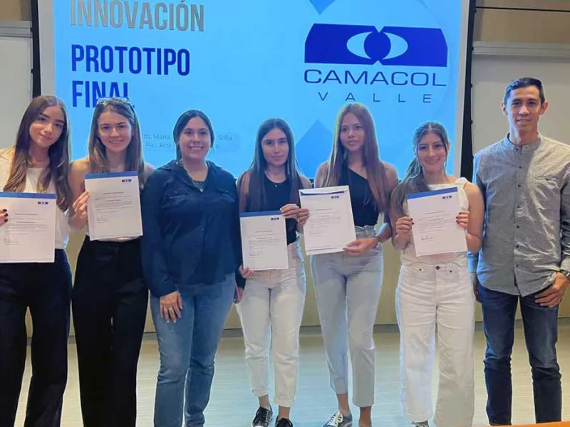 Estudiantes de Mercadeo presentaron sus proyectos de innovación colaborativa a tres empresas de la región Estudiantes de Mercadeo presentaron sus proyectos de innovación colaborativa a tres empresas de la región