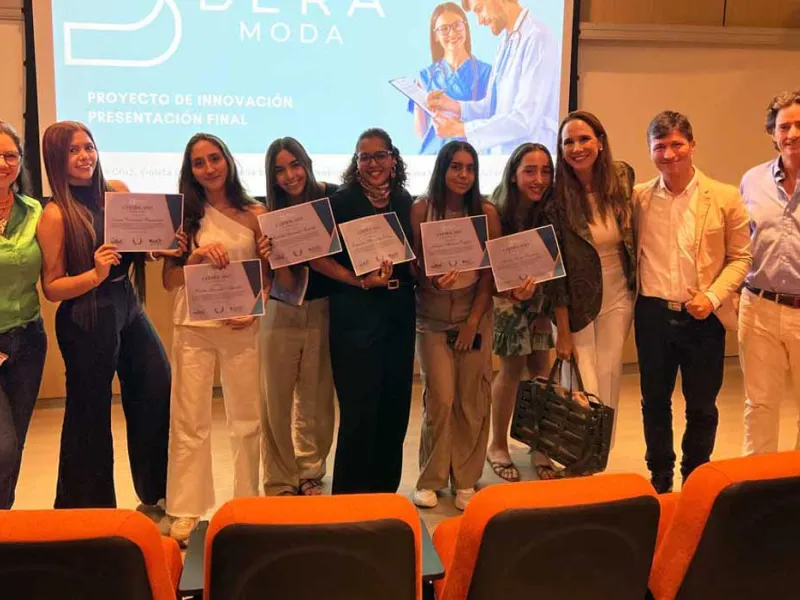 Estudiantes de Mercadeo presentaron sus proyectos de innovación colaborativa a tres empresas de la región Estudiantes de Mercadeo presentaron sus proyectos de innovación colaborativa a tres empresas de la región